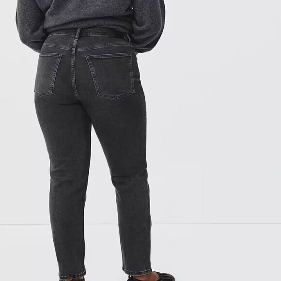 NWT Everlane The Curvy Cheeky Straight Jean in Washed Black - Size 30 - Picture 9 of 11